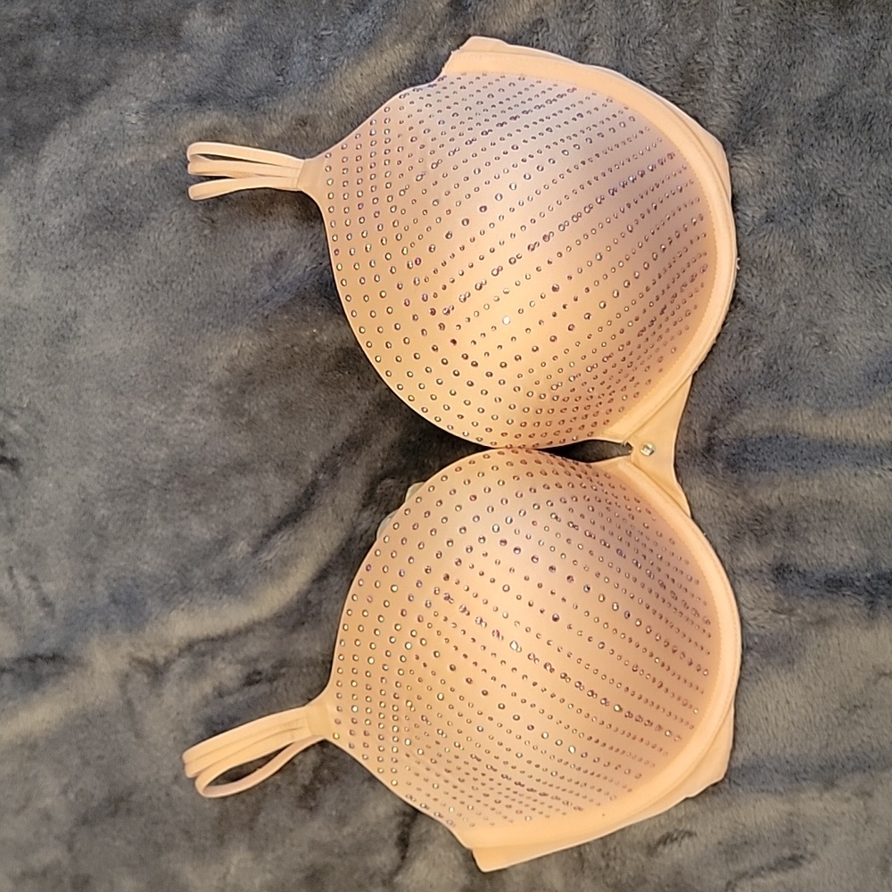 NWOT PUSH-UP BRA